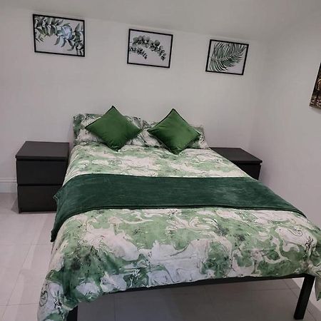 Апартаменти Fancy Basement Flat B Лондон Екстер'єр фото