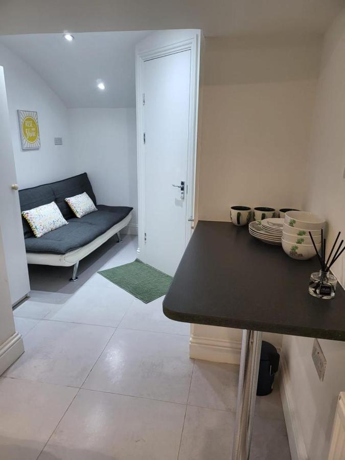 Апартаменти Fancy Basement Flat B Лондон Екстер'єр фото